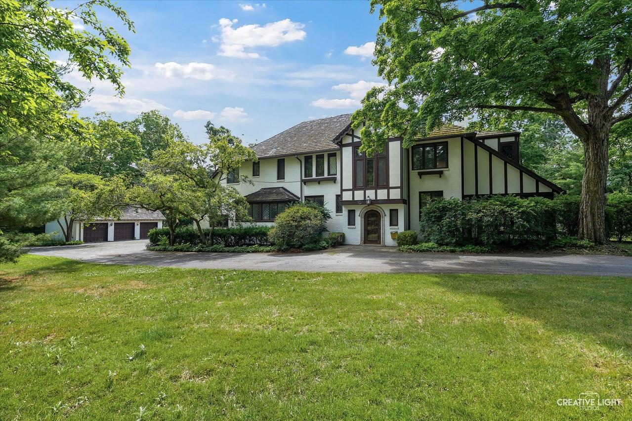 595 Crab Tree Ln., Lake Forest, IL 60045