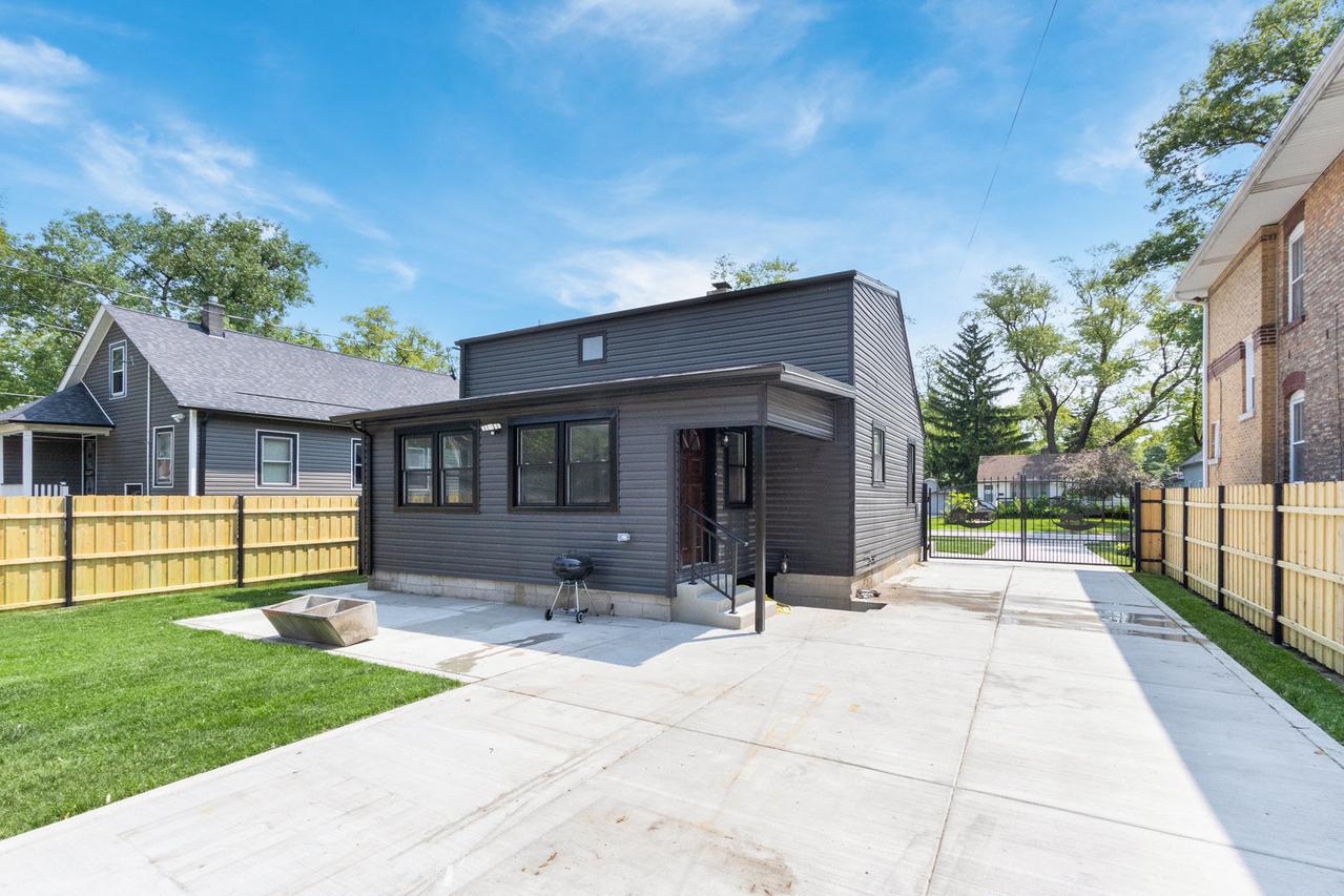 16910 Lincoln St., Hazel Crest, IL 60429