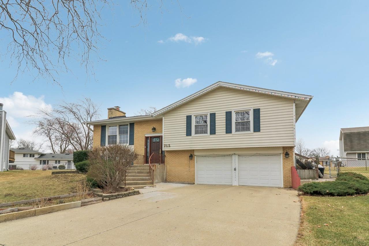 712 Dante Ct., Schaumburg, IL 60193