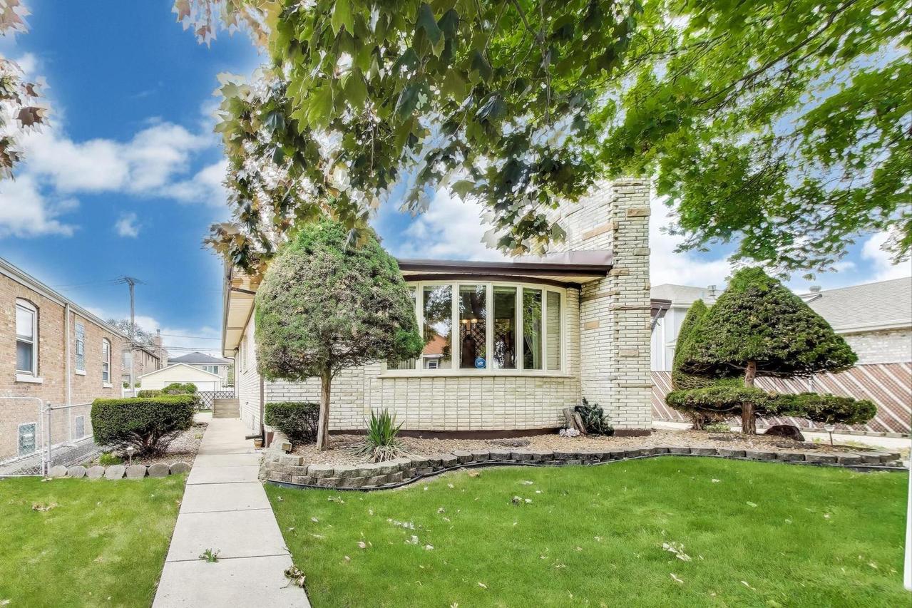 5215 S Meade Ave., Chicago, IL 60638