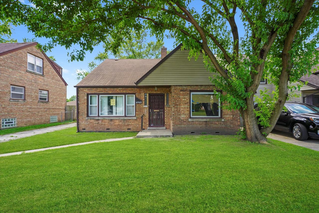 8742 S Washtenaw Ave., Evergreen Park, IL 60805