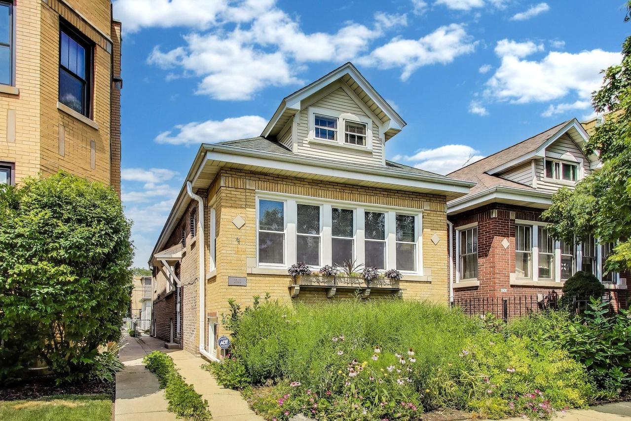 3740 N Whipple St., Chicago, IL 60618