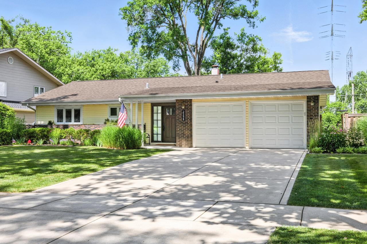 2S624 Gray Ave., Lombard, IL 60148