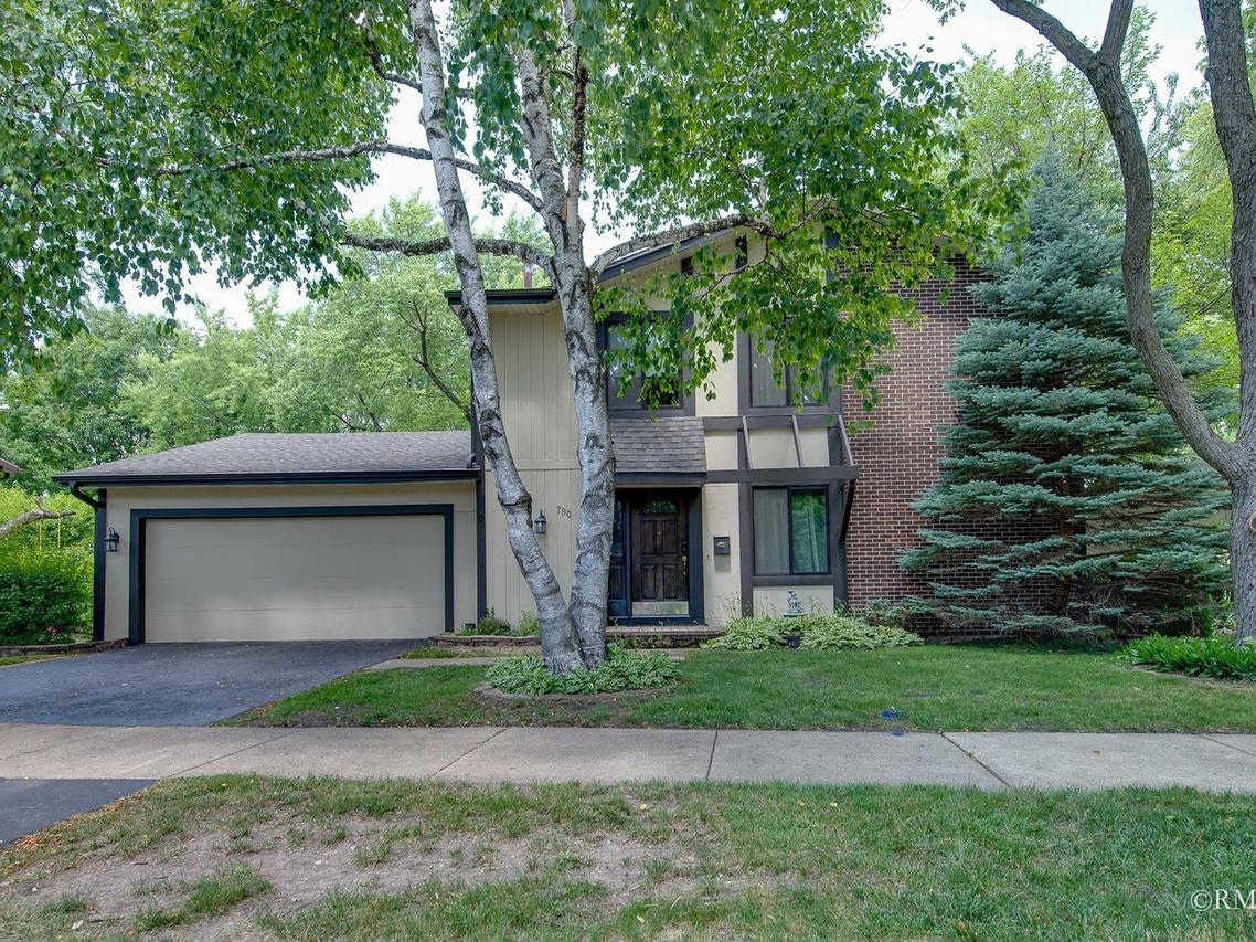 780 Chisholm Tr., Roselle, IL 60172