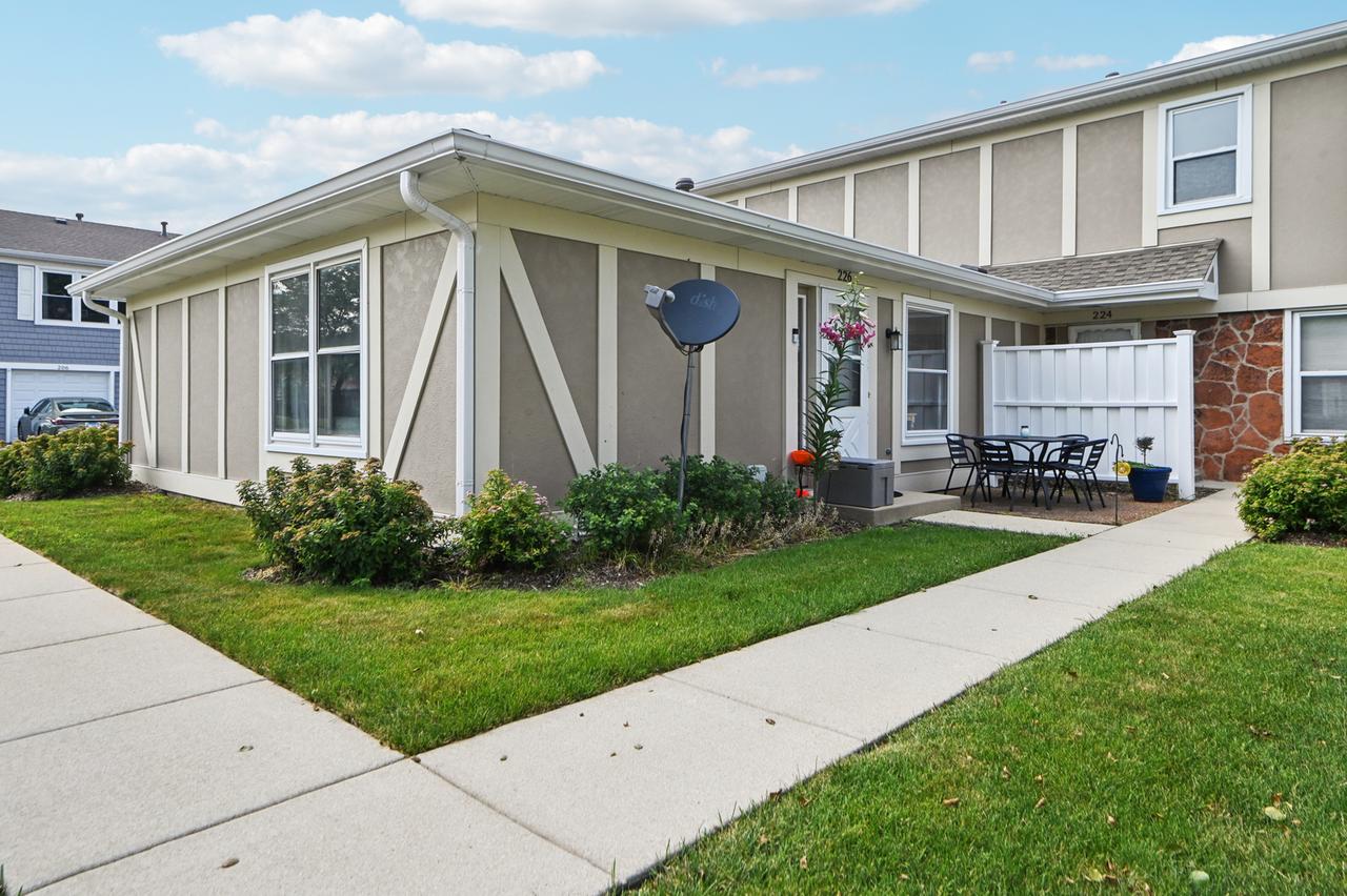 226 Nantucket Hbr, Schaumburg, IL 60193