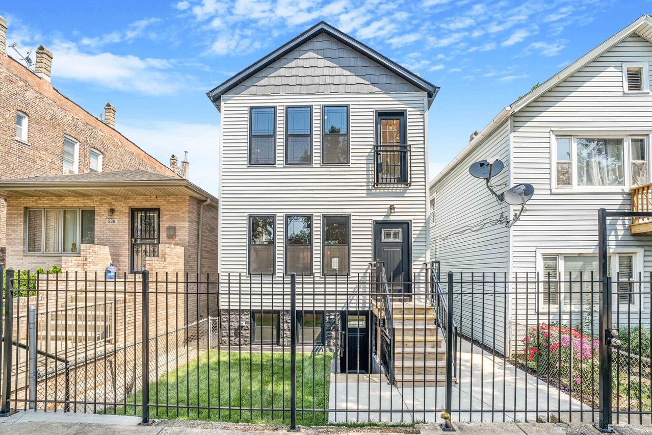 932 W 34th St., Chicago, IL 60608