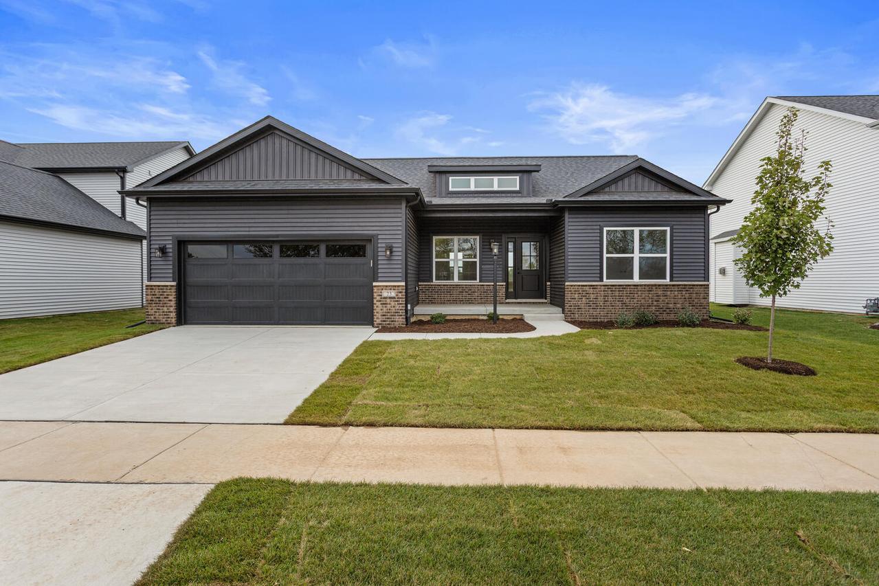 23 Meadow Dr., Monticello, IL 61856