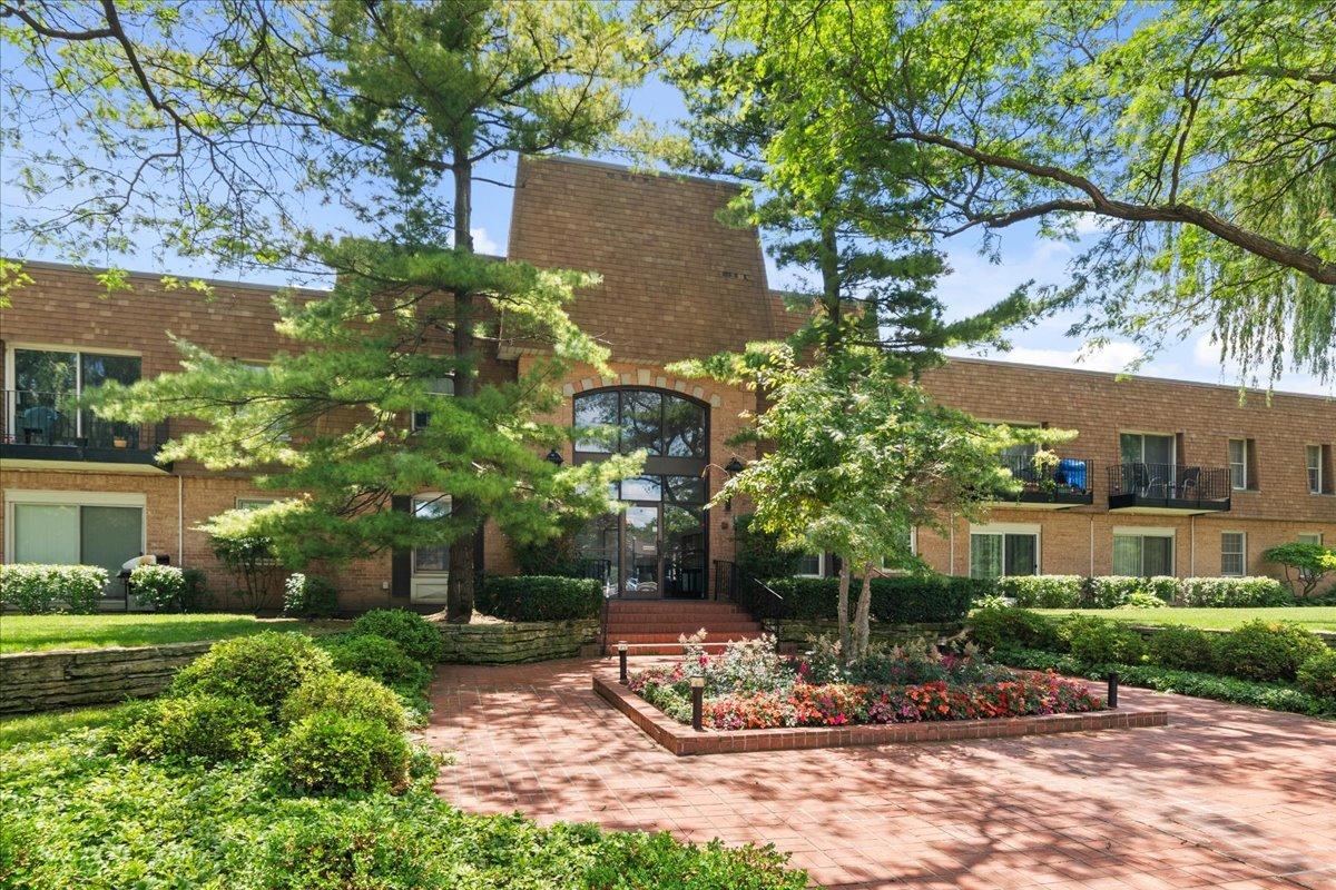 1220 Park Ave. #123, Highland Park, IL 60035