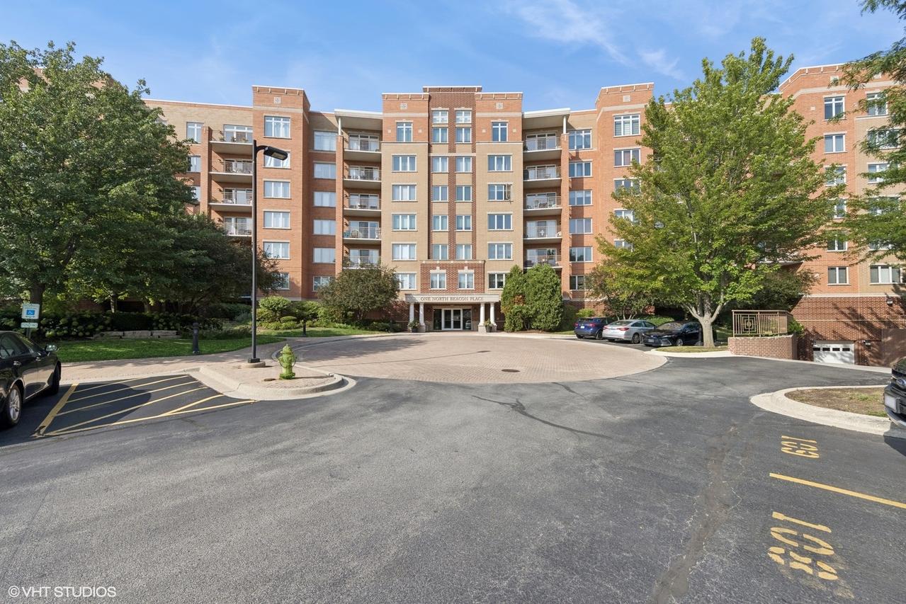 1 N Beacon Pl. #606, La Grange, IL 60525