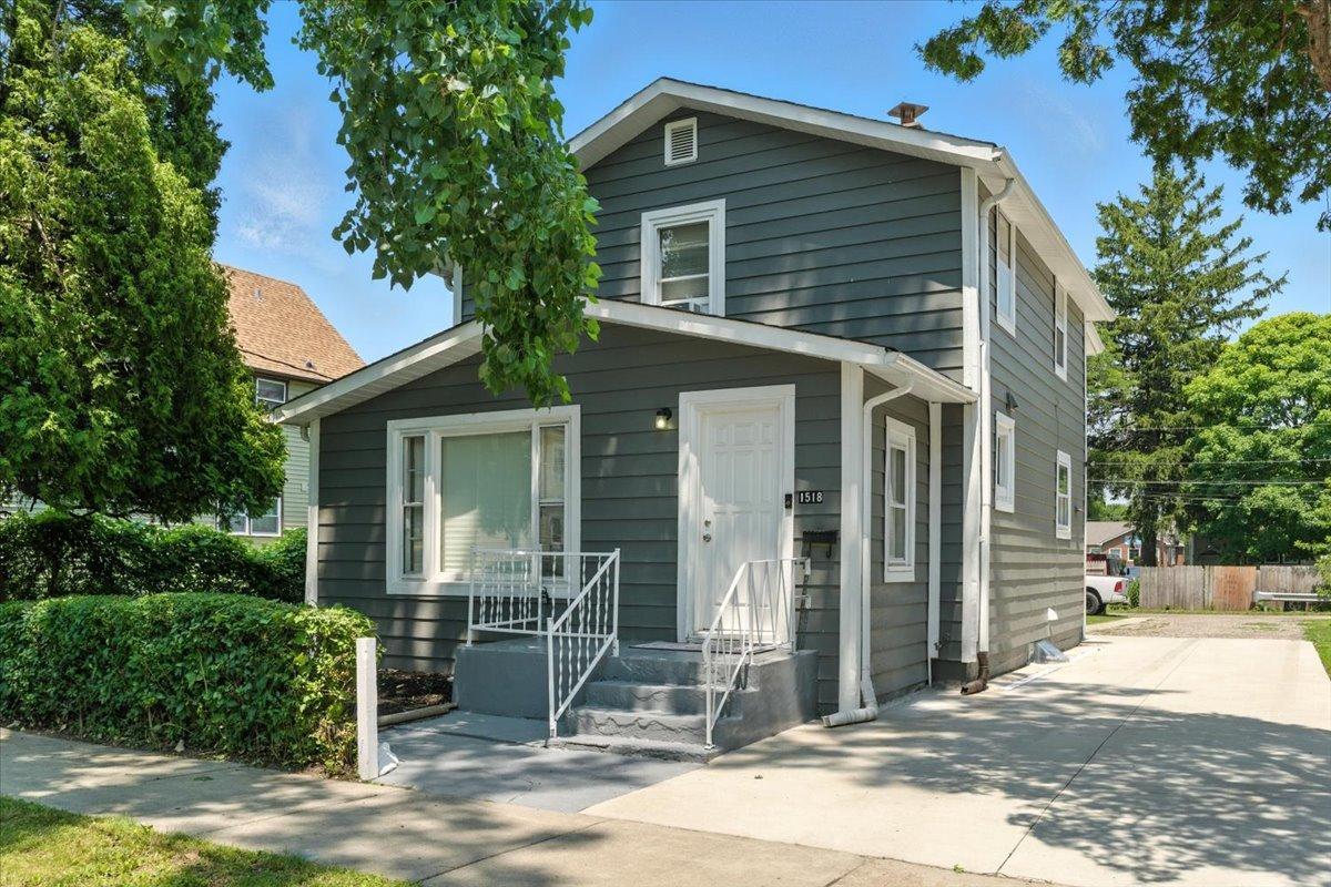 1518 Lucia Ave., Waukegan, IL 60085