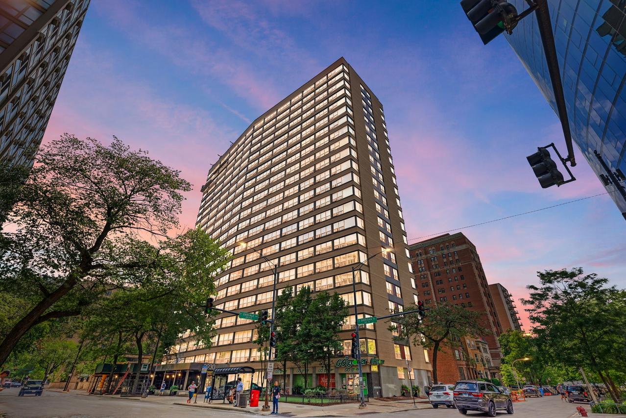 2930 N Sheridan Rd. #210, Chicago, IL 60657