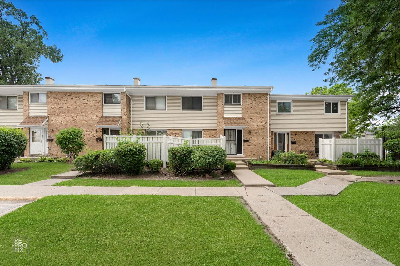 882 White Oak Ln., University Park, IL 60484