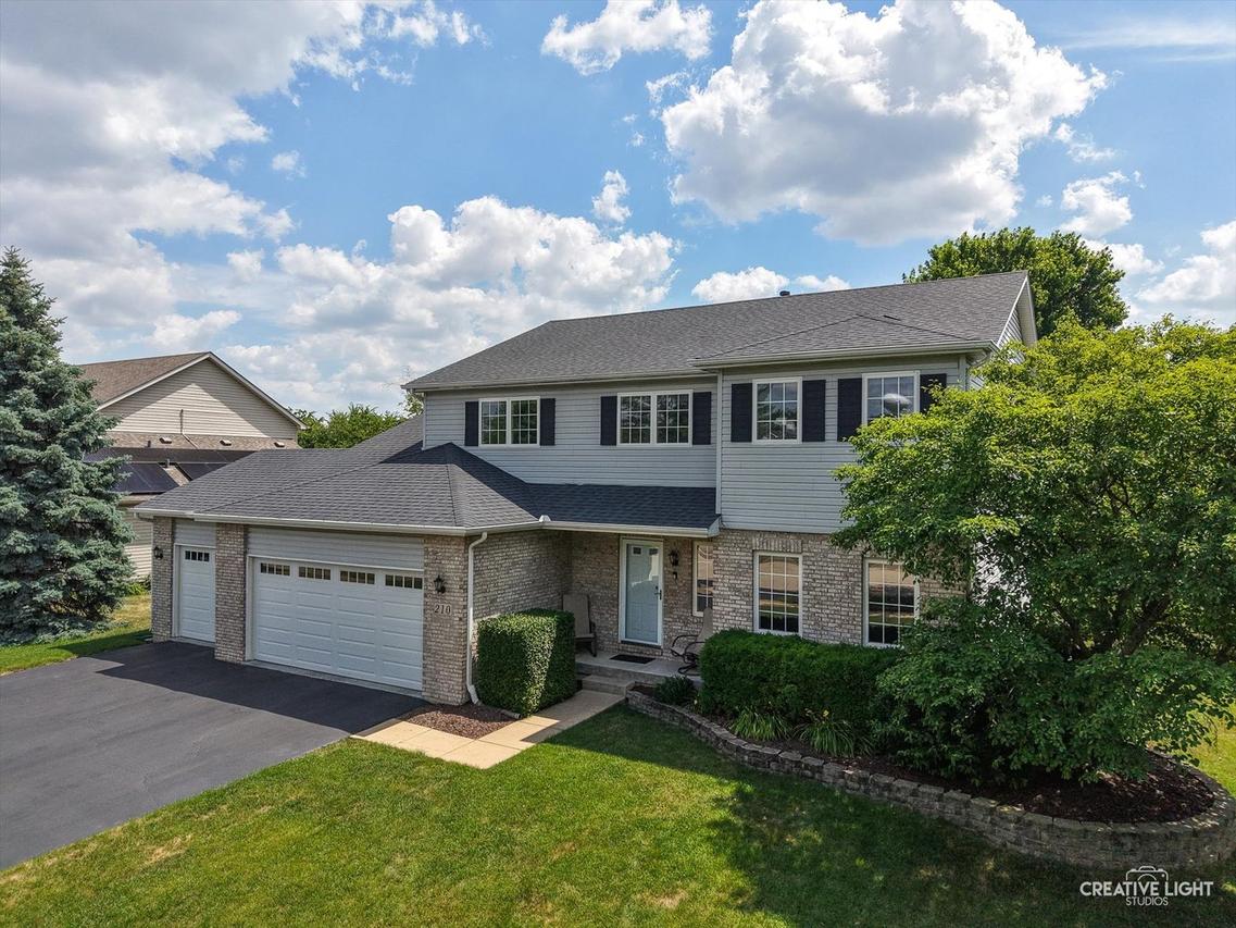 210 Fox Chase Dr., Oswego, IL 60543