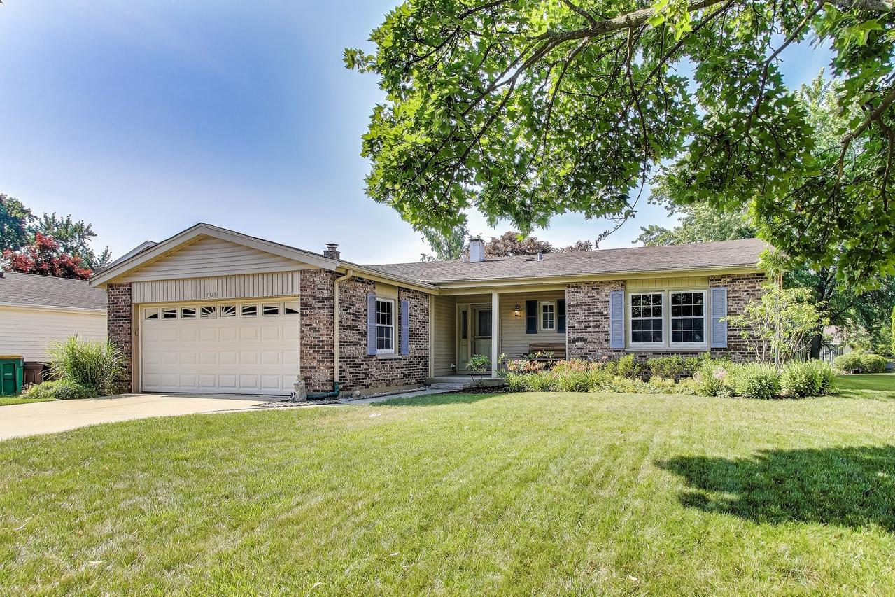 709 Carriageway Dr., Buffalo Grove, IL 60089