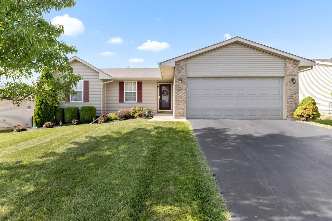 3034 Warwickshire Dr., Machesney Park, IL 61115