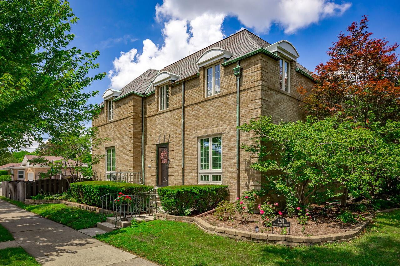 1201 Columbian Ave., Oak Park, IL 60302