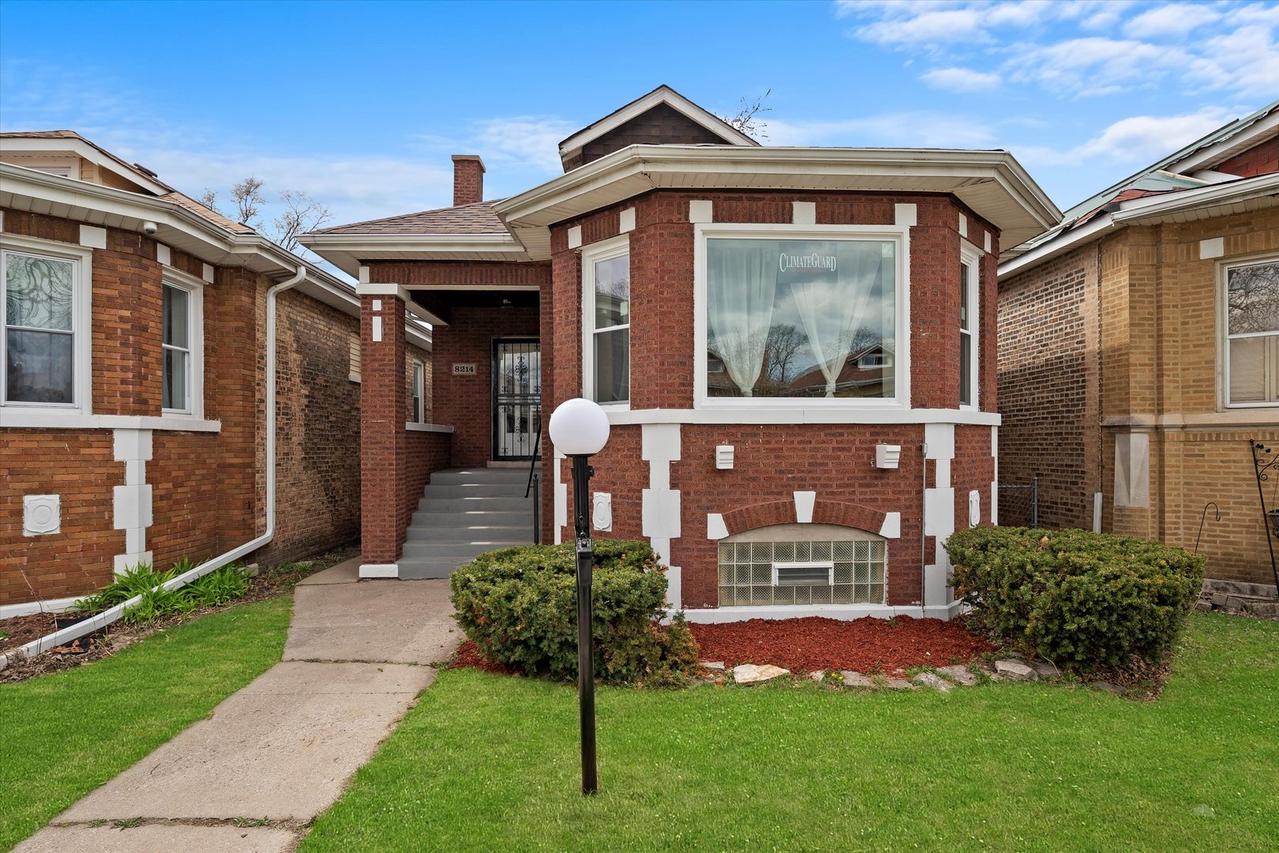 8214 S Paxton Ave., Chicago, IL 60617