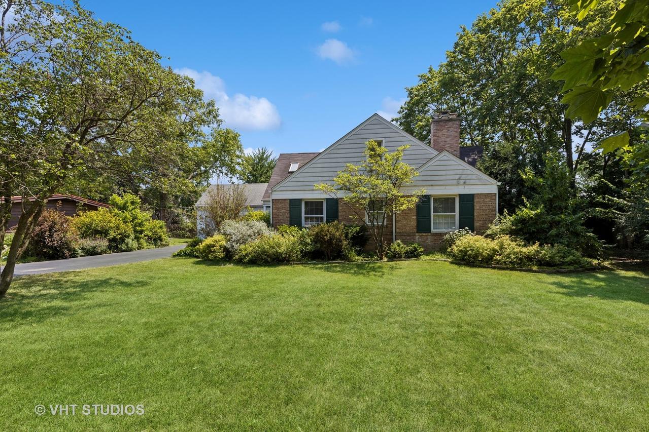 1529 Hawthorne Ln., Glenview, IL 60025