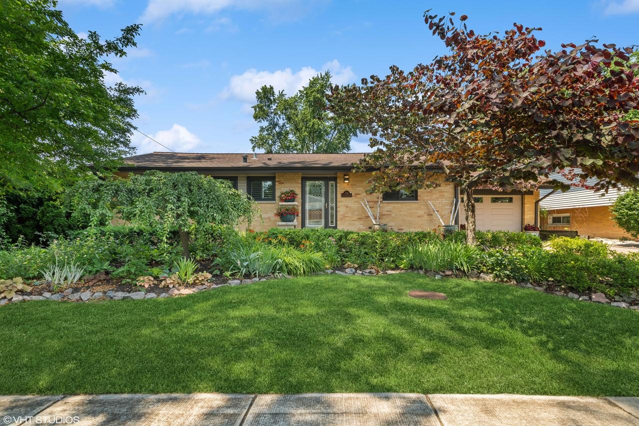 316 S Reuter Dr., Arlington Heights, IL 60005