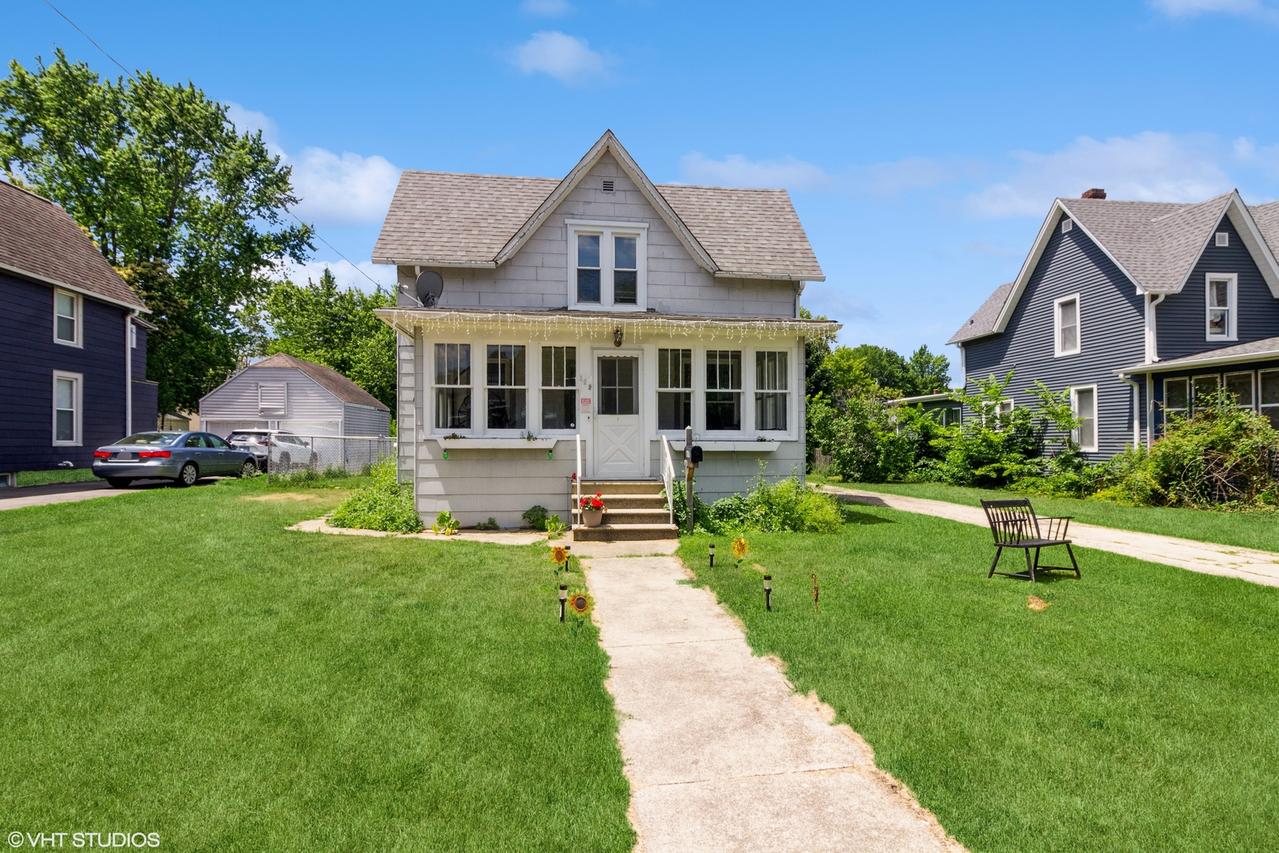 609 N 7th St., Dekalb, IL 60115