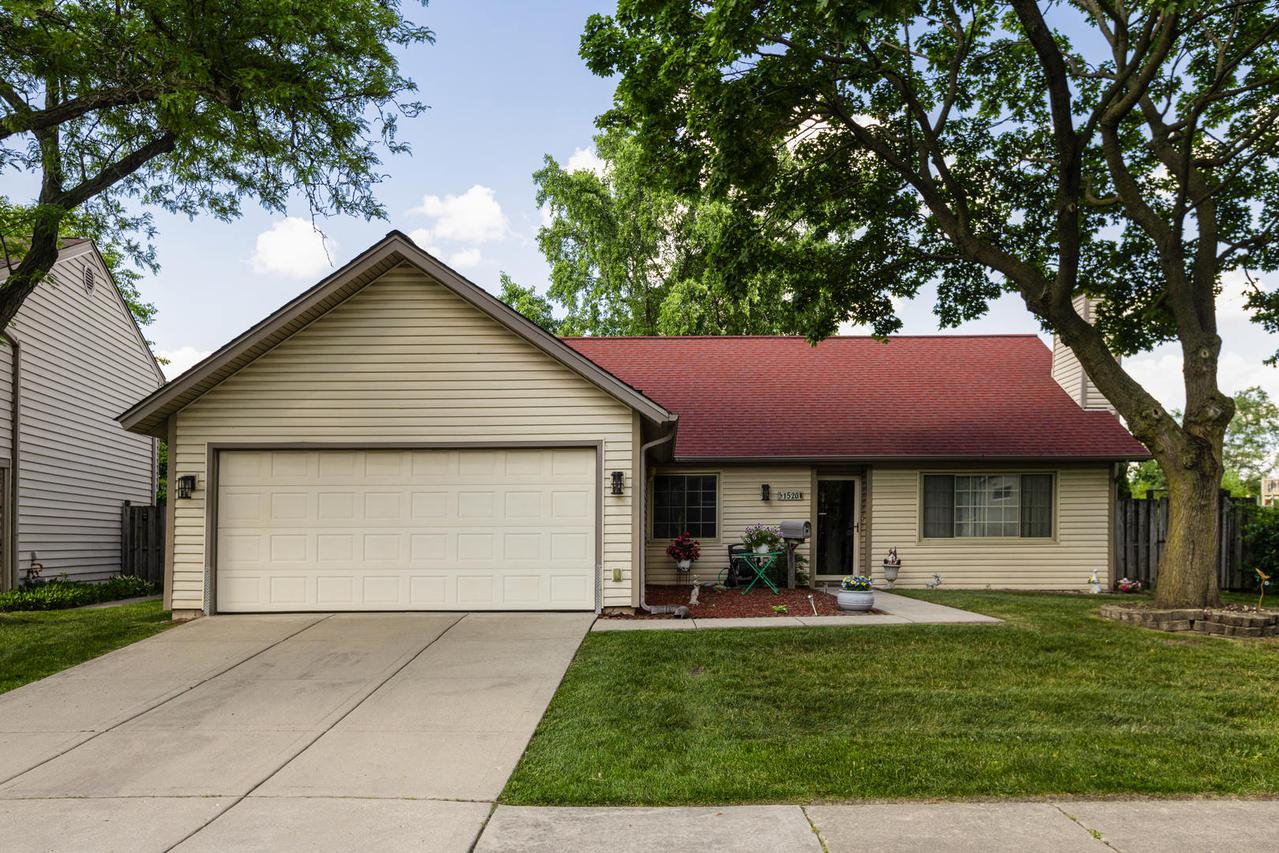 1520 W Beverly Cir., Hanover Park, IL 60133