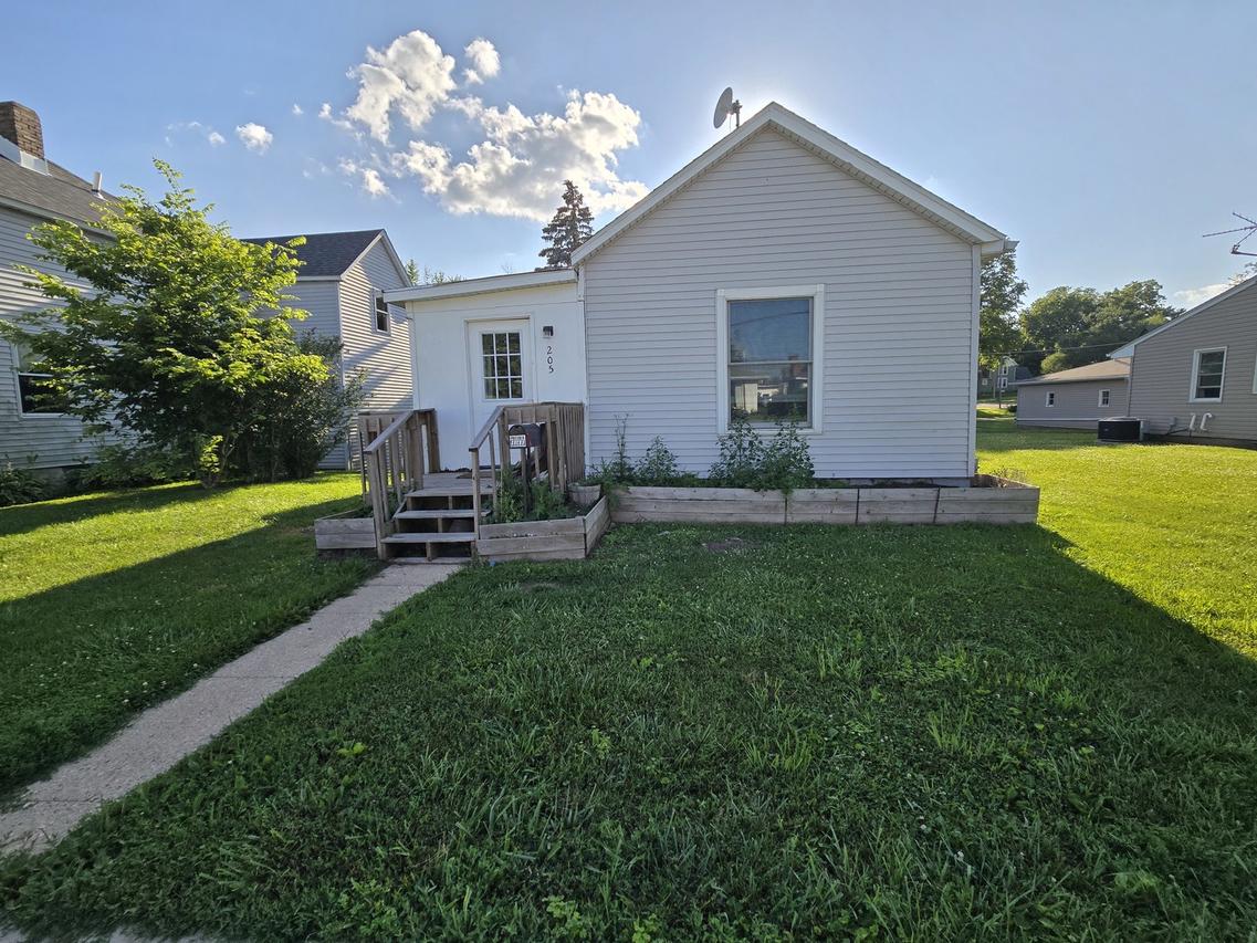 205 S Congress Ave., Polo, IL 61064
