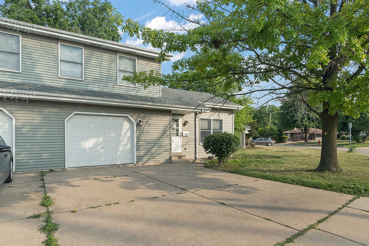 831 Horseshoe Dr. #B, Joliet, IL 60435