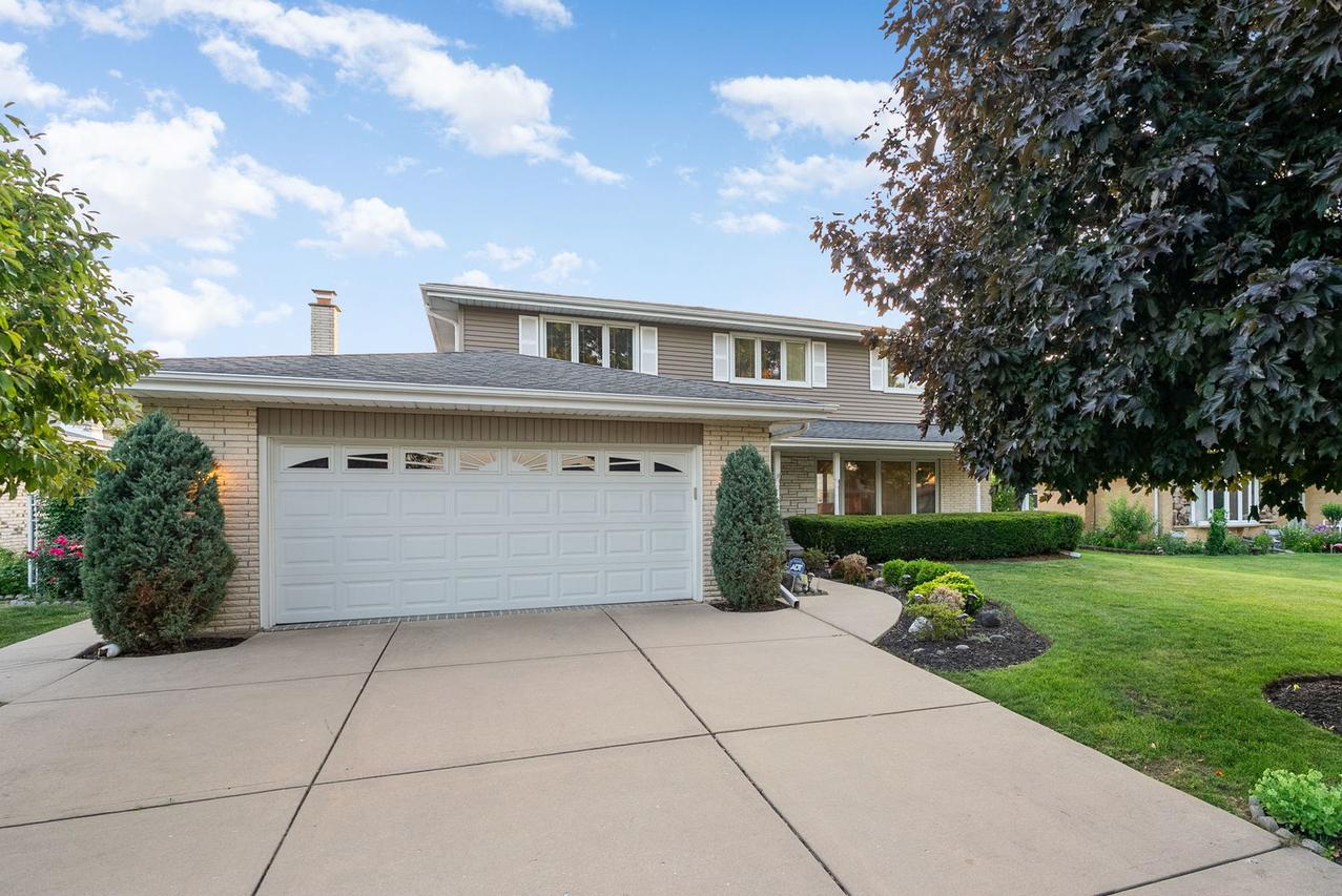 1020 S Grace Dr., Mount Prospect, IL 60056