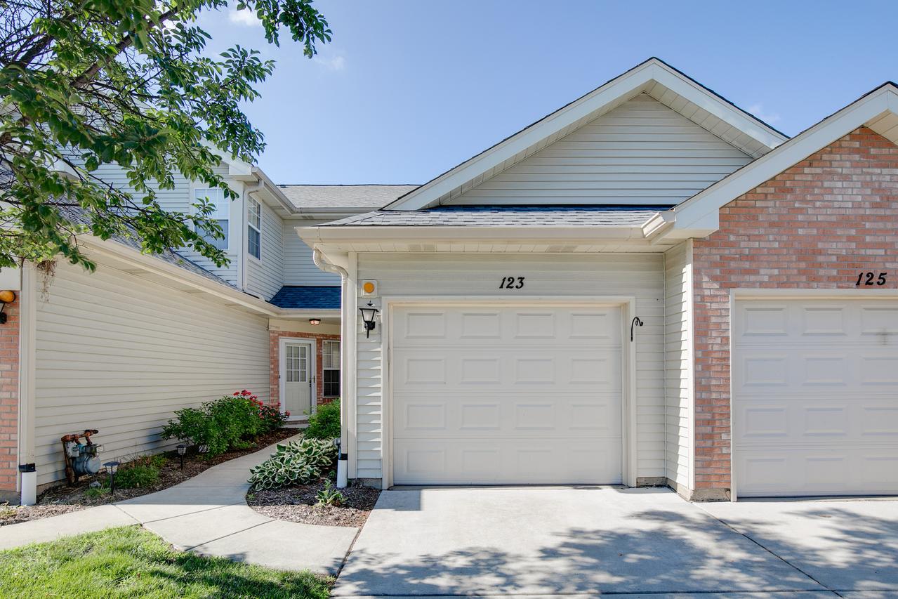 123 Golfview Dr., Glendale Heights, IL 60139