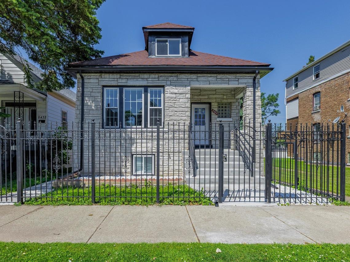 8430 S Manistee Ave., Chicago, IL 60617