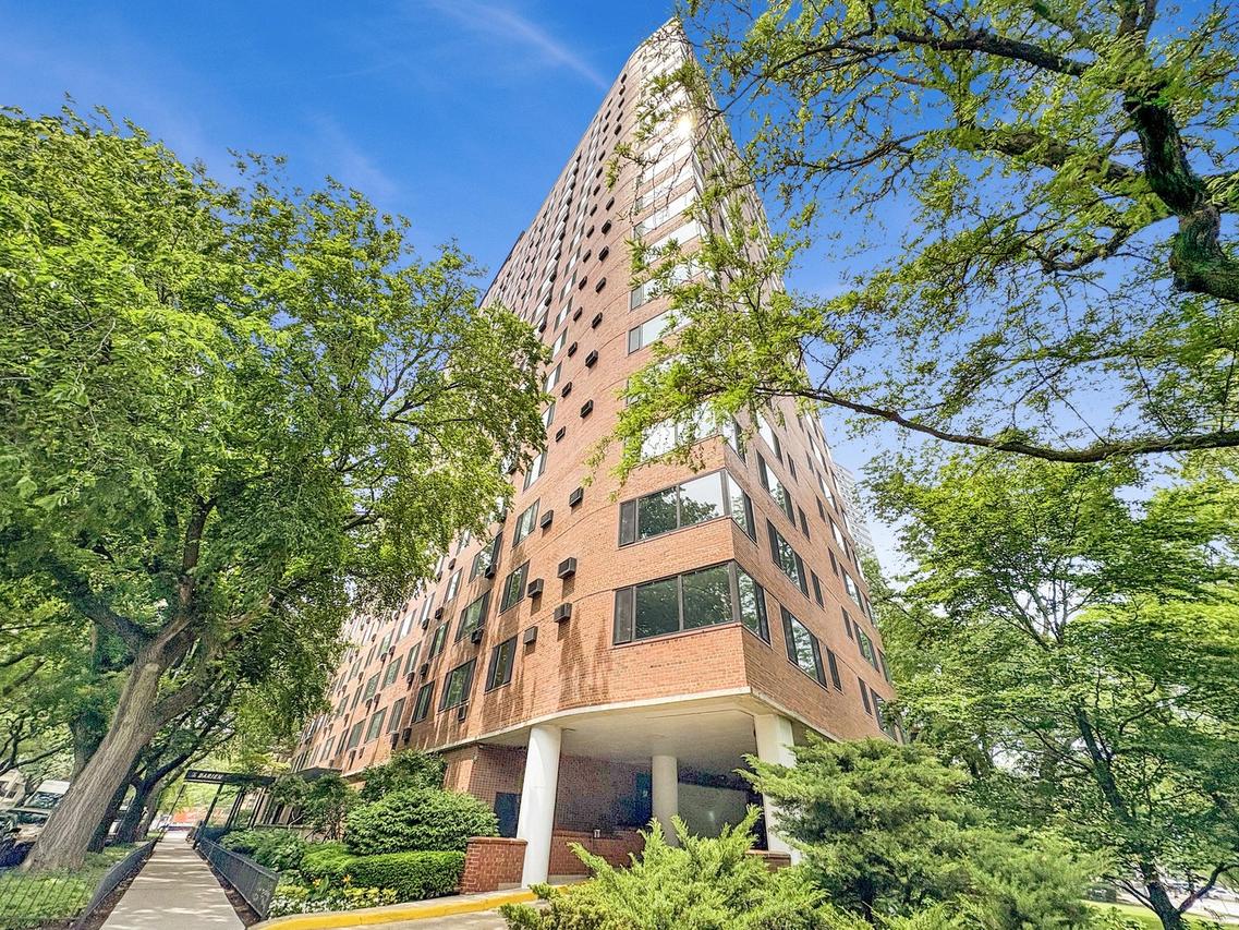 3100 N Lake Shore Dr. #413, Chicago, IL 60657