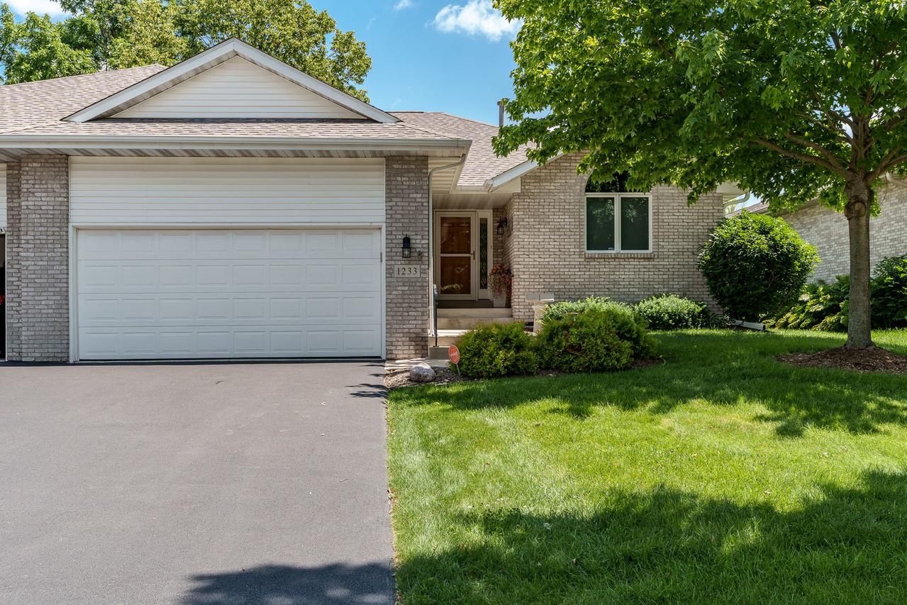 1233 North Crest Dr., Rockford, IL 61107
