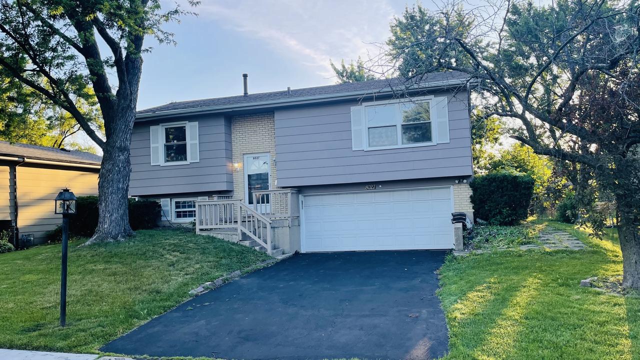 8027 Northway Dr., Hanover Park, IL 60133