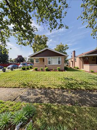 New Homes with Master Bedrooms on the 1st Floor That Attend Thornridge High School: June 28th to July 4th