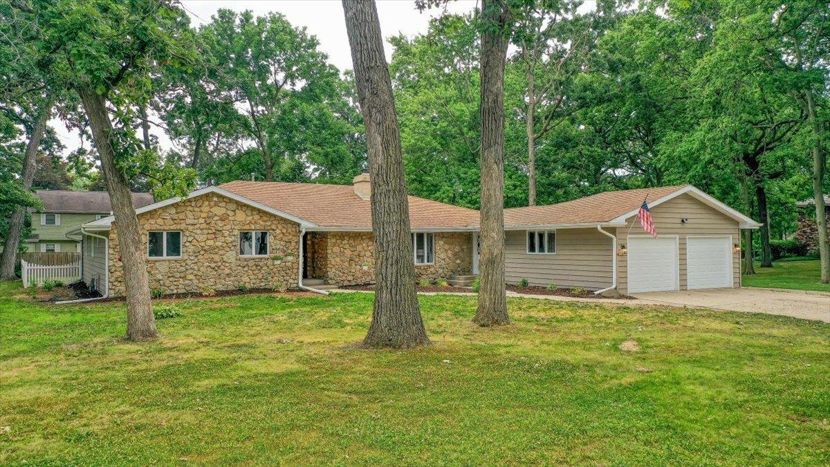21547 S Nadia Dr., Shorewood, IL 60404