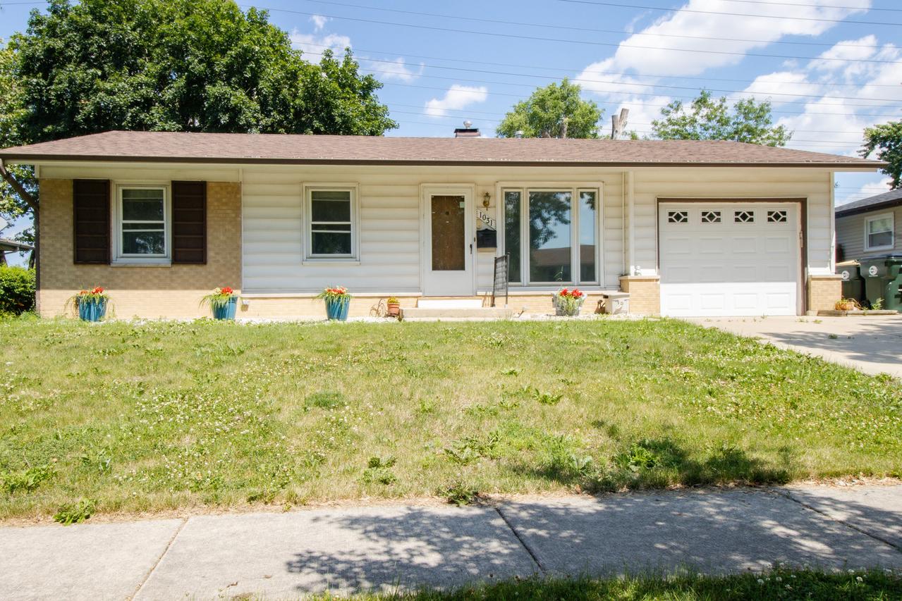 1031 Maple Ln., Elk Grove Village, IL 60007