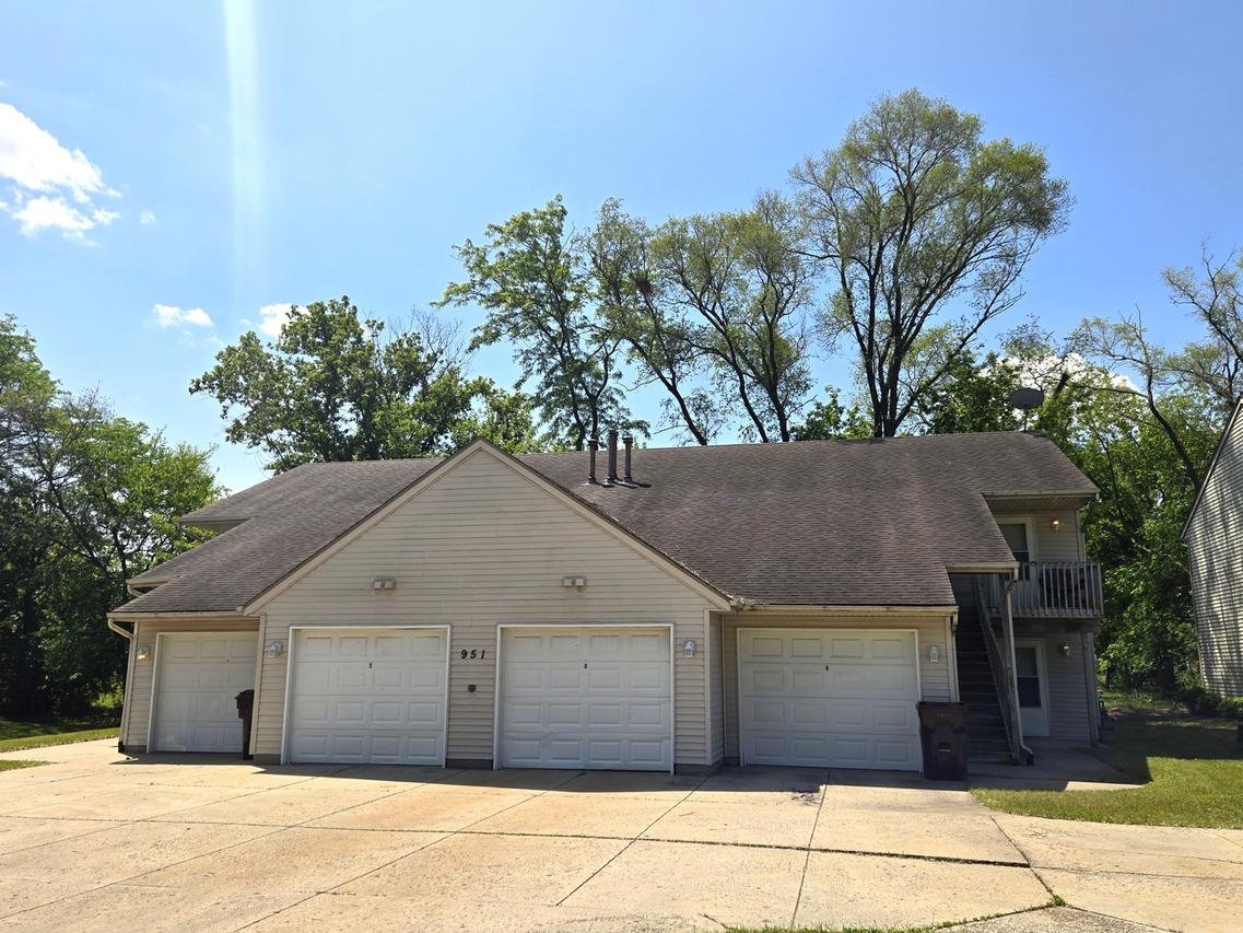 951 Minns Dr., Machesney Park, IL 61115