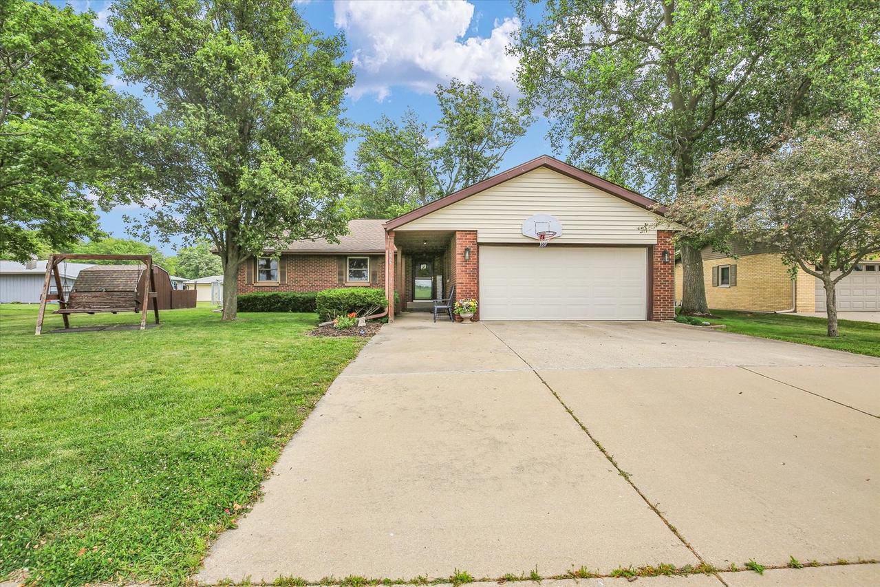 210 N Prospect Ave., Savoy, IL 61874
