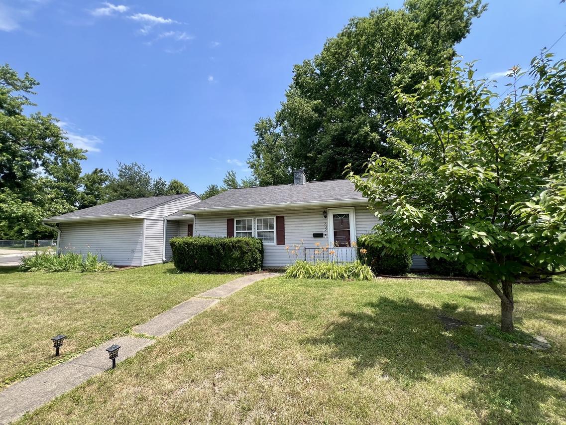 302 Kelly Ct., Champaign, IL 61821