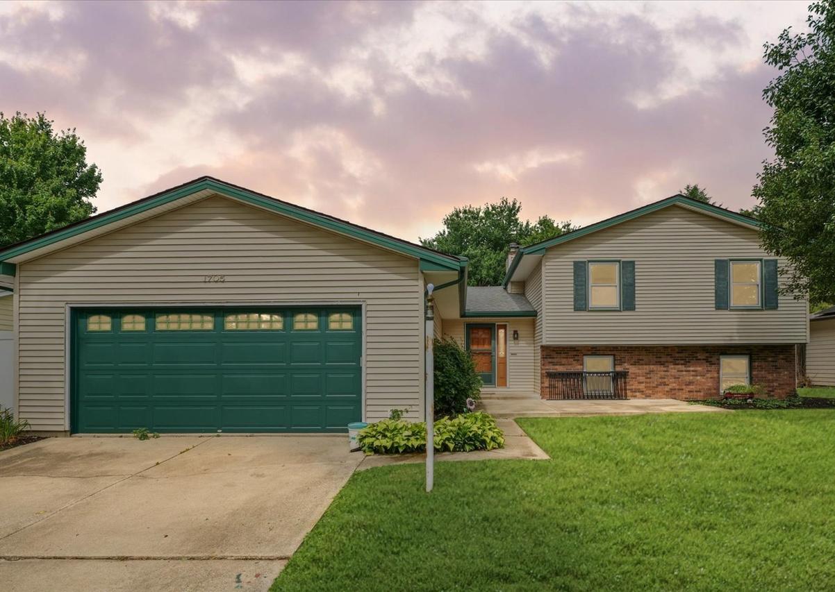 1705 Stratford Dr., Champaign, IL 61821