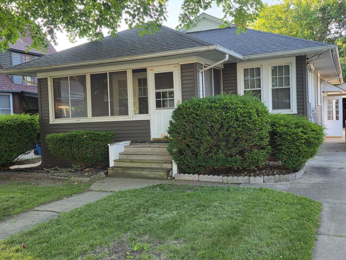 2117 11th St., Peru, IL 61354