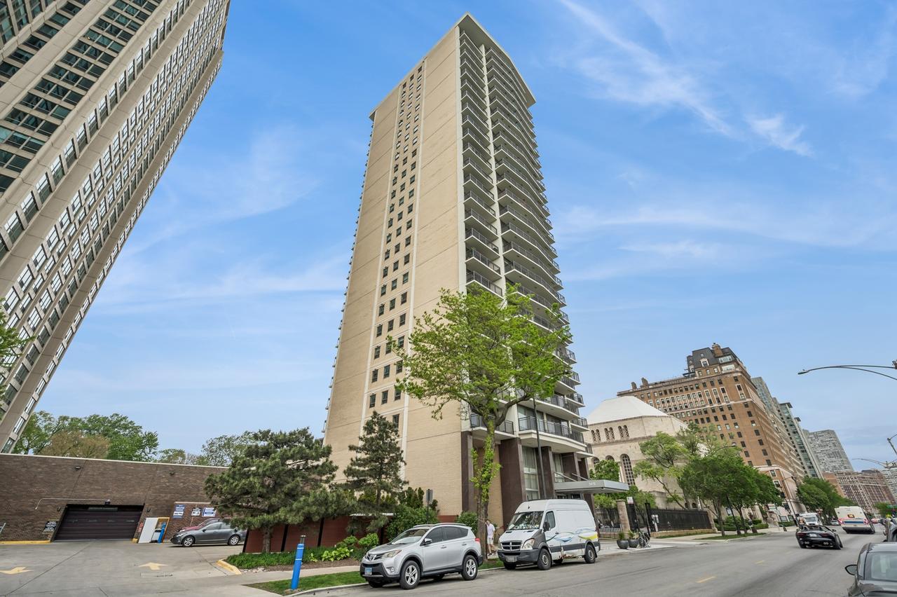 3470 N Lake Shore Dr. #9BC, Chicago, IL 60657
