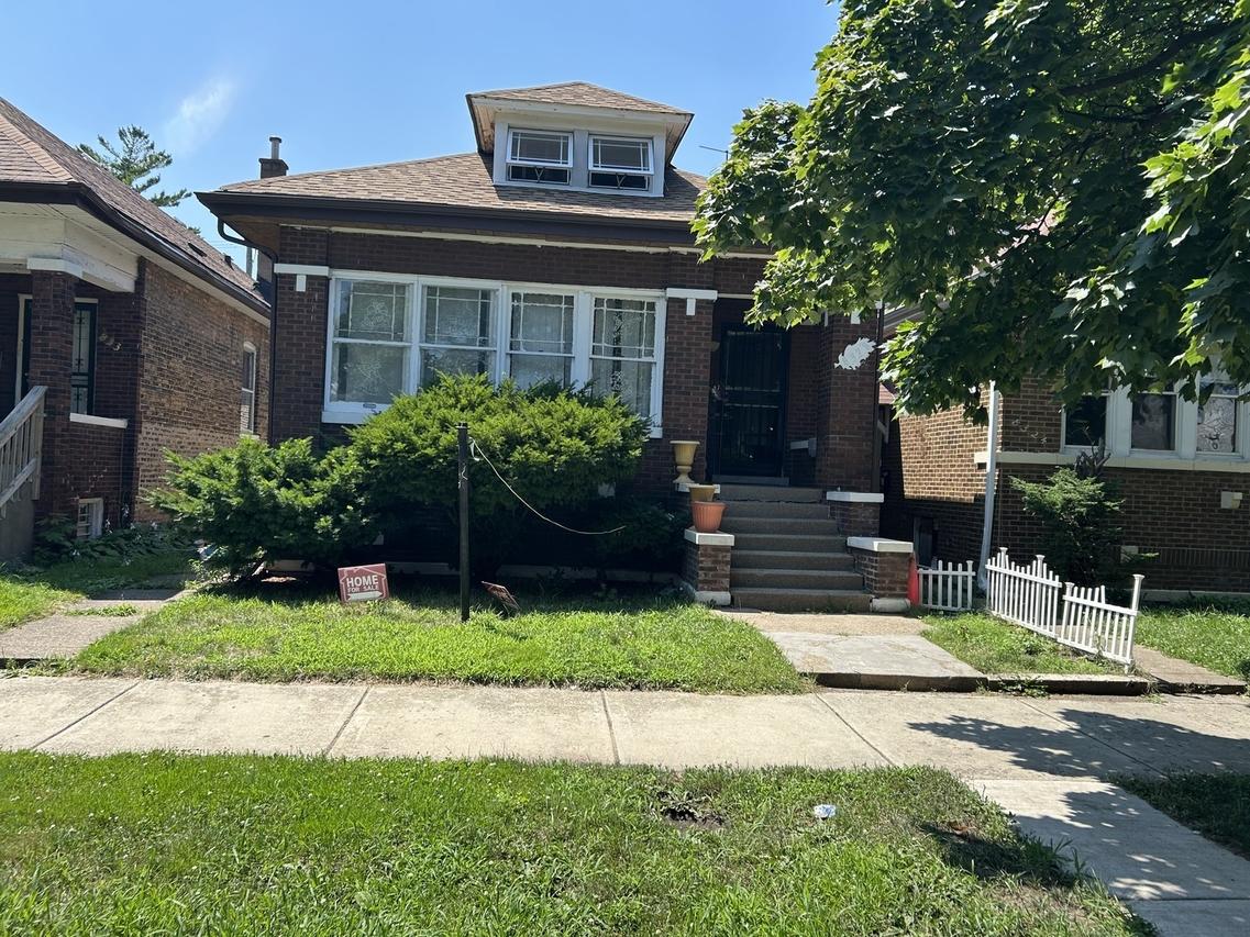 8328 S Paxton Ave., Chicago, IL 60617