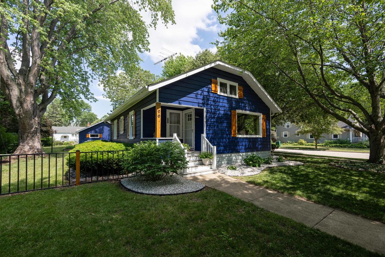 96 E Jackson St., Oswego, IL 60543