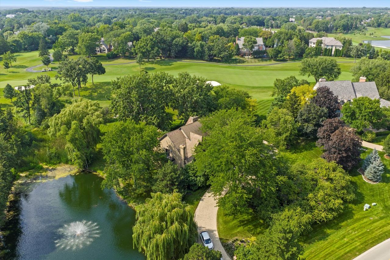 12 S Wynstone Dr., North Barrington, IL 60010