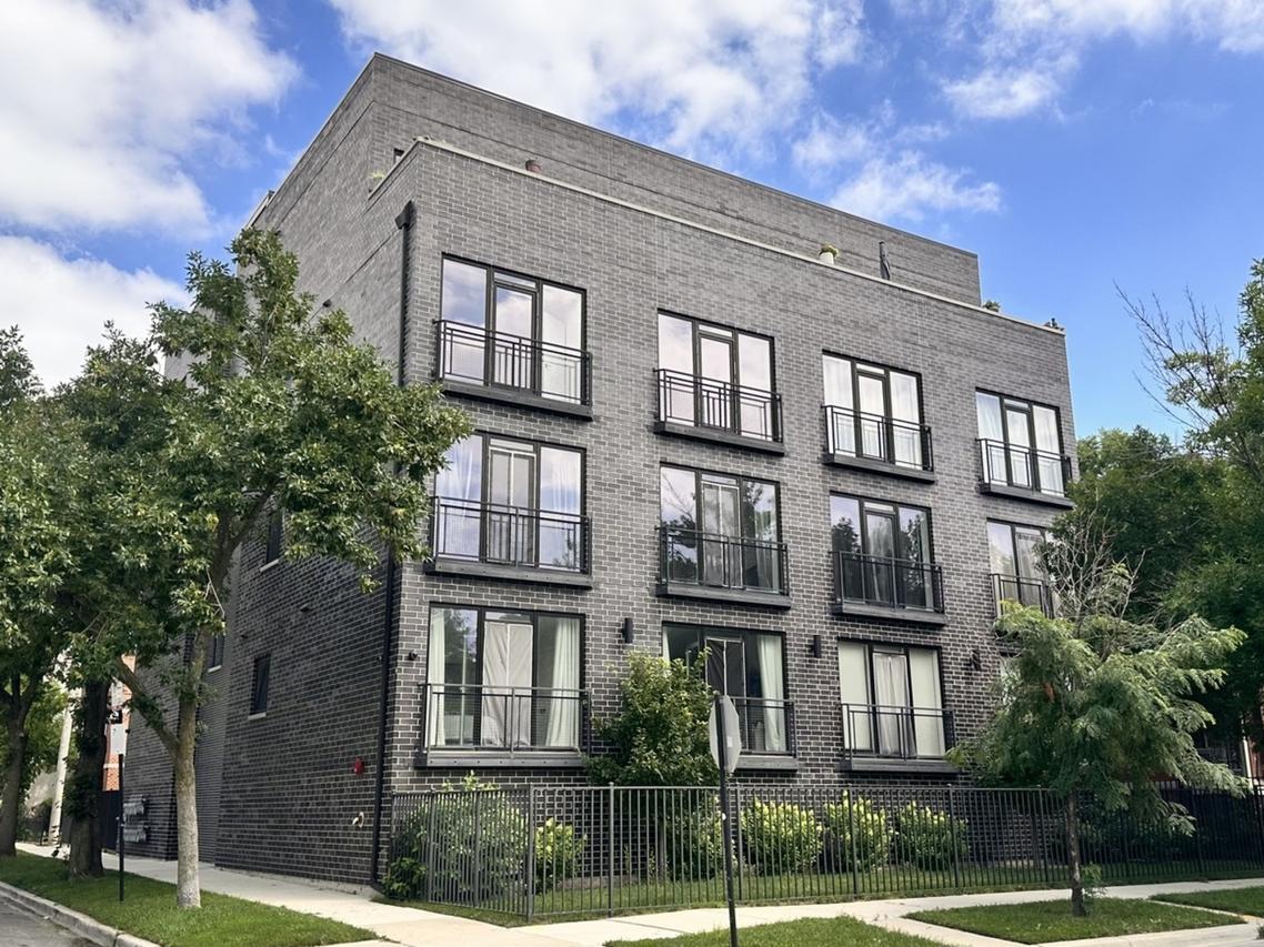 35 S Hoyne Ave. #4A, Chicago, IL 60612