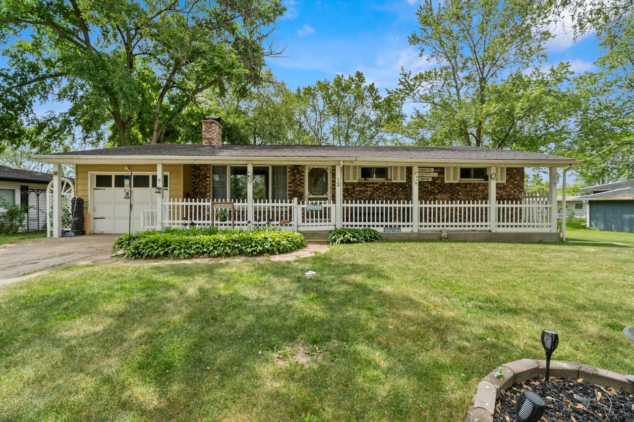 12 Scarsdale Rd., Montgomery, IL 60538