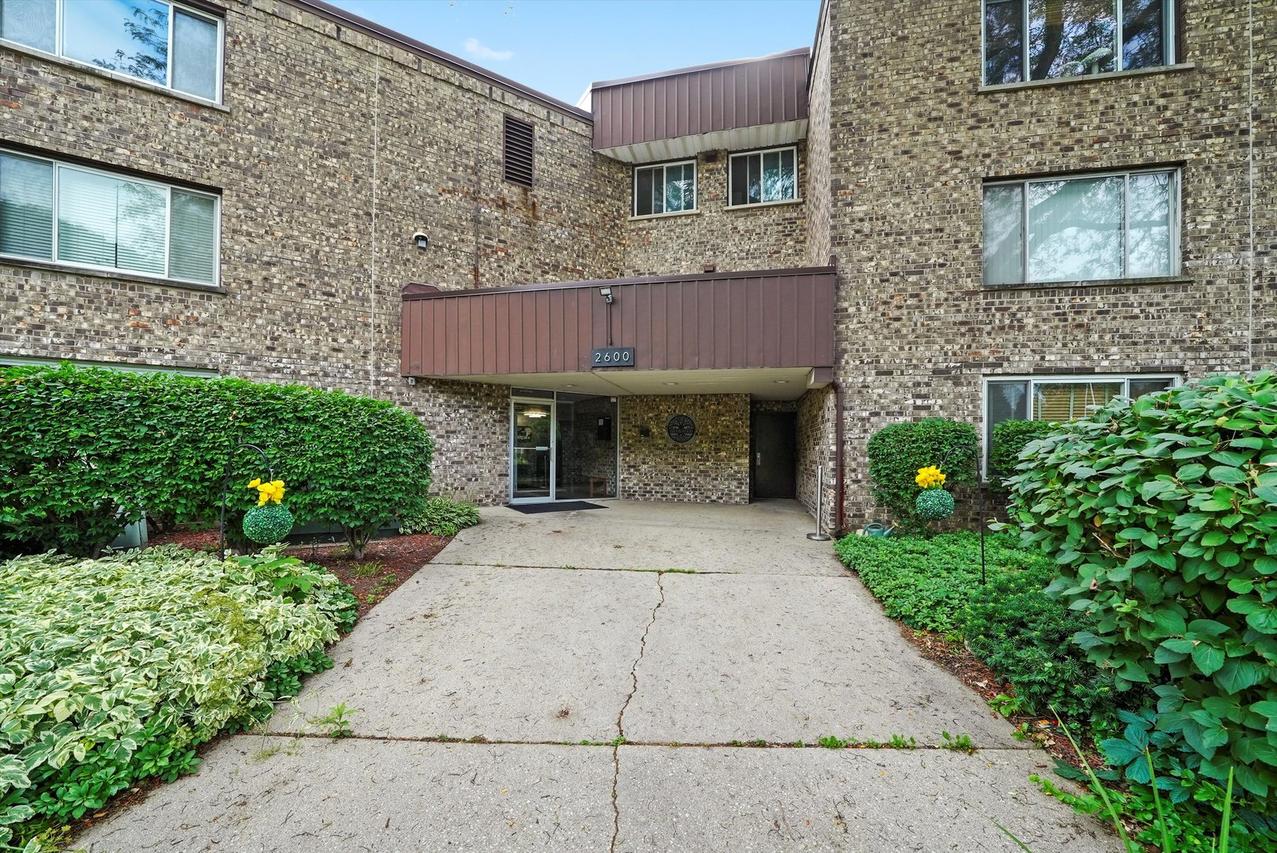 2600 Brookwood Way #314, Rolling Meadows, IL 60008