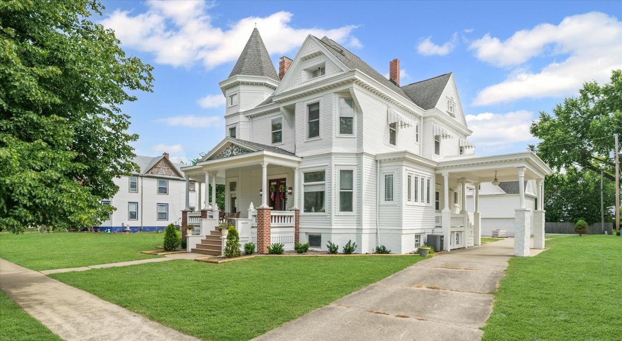 242 W Center St., Paxton, IL 60957