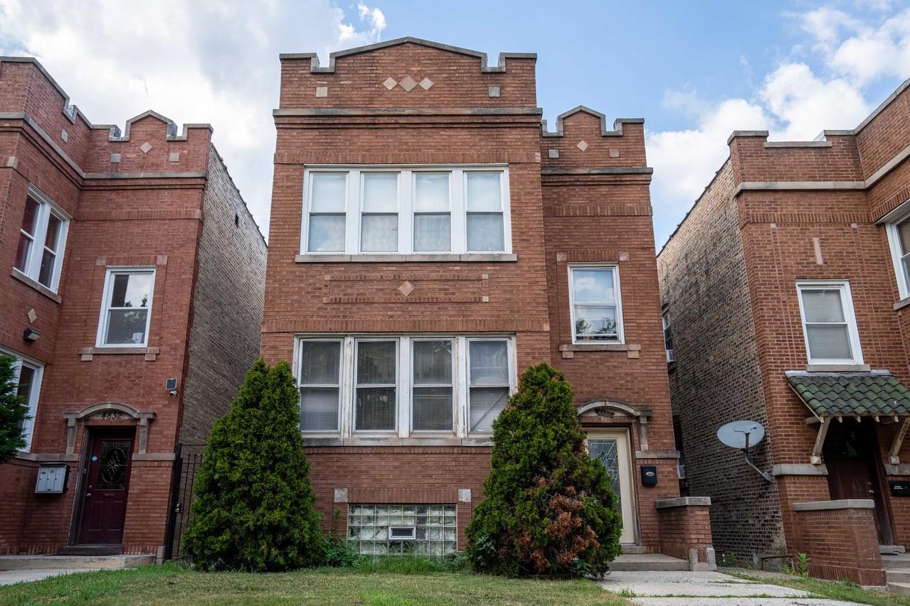 4830 W Oakdale Ave., Chicago, IL 60641
